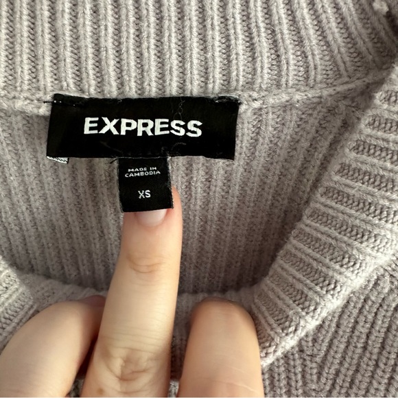 PREOWNED EXPRESS LILAC PURPLE CUT OUT TUNIC SWEATER WOMENS XS - Picture 6 of 7